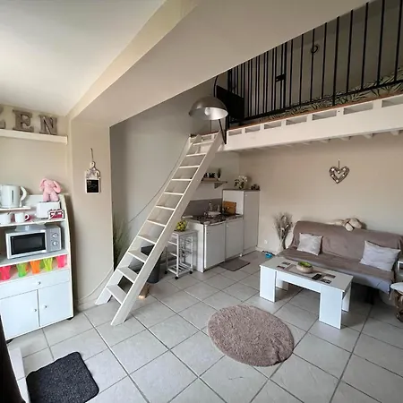 Maison De Village Homestay